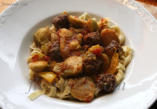 tagliatelle z brukselka i pulpetami