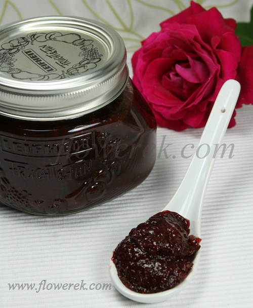 dzem truskawkowy z bazylia i octem balsamicznym