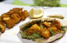Kebab z kurczaka z dipem z awokado