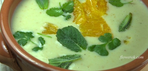 Kremowa zupa z pieczonego czosnku