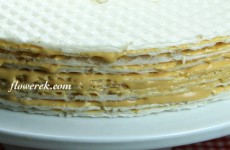 Wafle przekładane masą krówkową