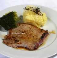 Kotlety schabowe z szafranowym puree ziemniaczanym