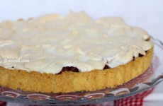 Tarta rabarbarowa z bezą