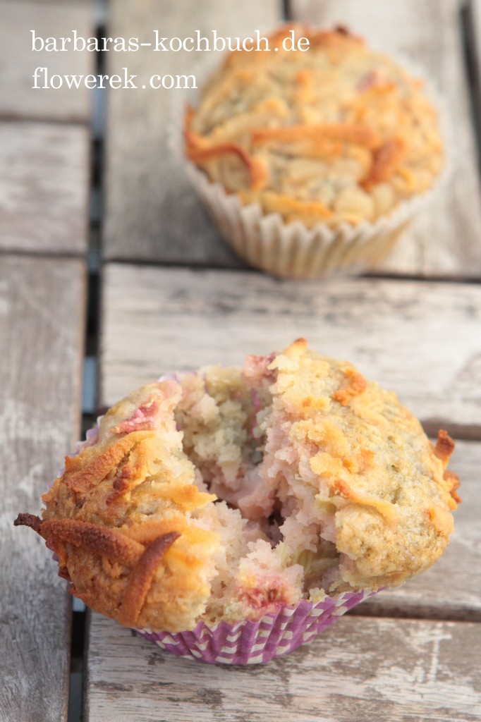 Muffiny z rabarbarem i marcepanem