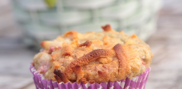 Muffiny z rabarbarem i marcepanem